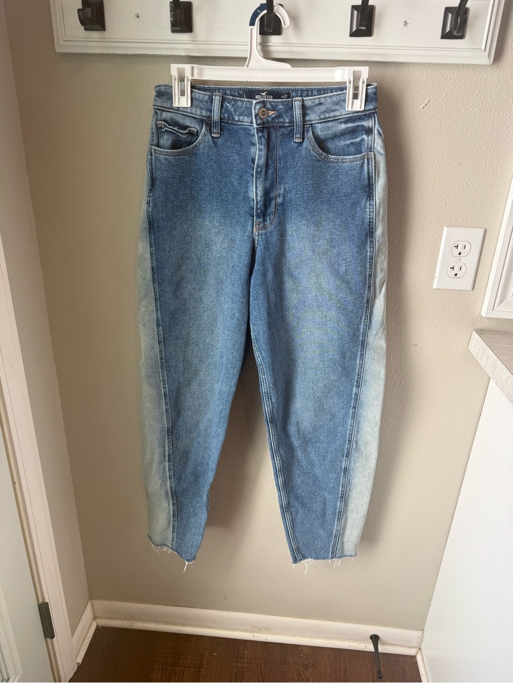 Hollister Two-Tone Blue Ultra High Waisted  Vintage Relaxed Mom Barrel Jeans